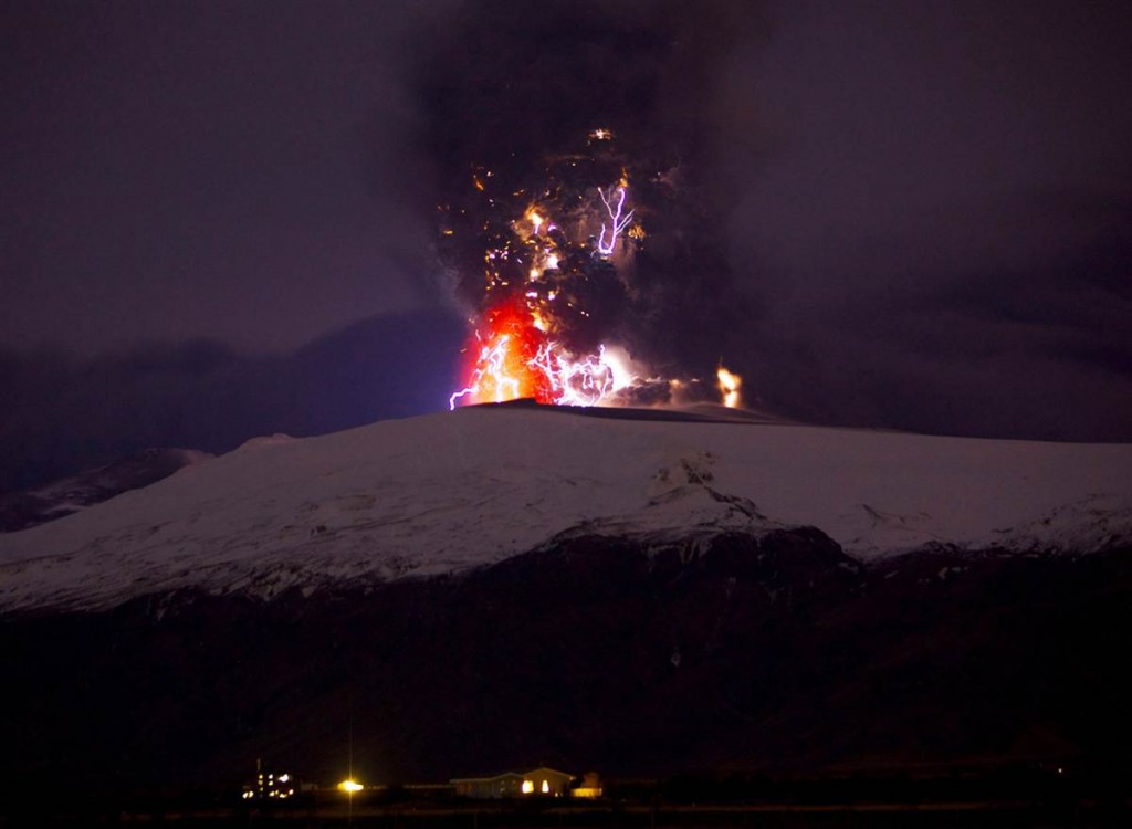 ss-100419-volcano-lightning-01.ss_full